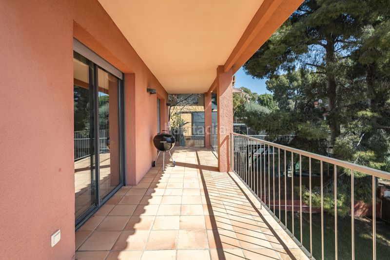 Foto 1202e27a-3925-48e1-893d-ee8254aad93c. Casa amb calefacció aparcament piscina a Montmar Castelldefels