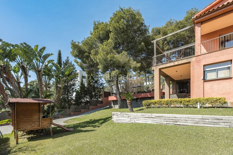 Foto 1a54e4a8-8b32-413d-b129-56776d12949d. Casa amb calefacció aparcament piscina a Montmar Castelldefels