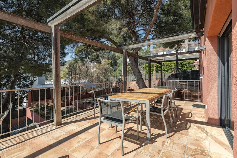 Foto 513899fa-7716-4fb6-9d63-74282f3a649a. Casa amb calefacció aparcament piscina a Montmar Castelldefels
