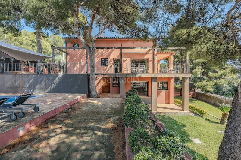 Foto 5da26a55-88ab-43d2-8e9e-ef844888b6ac. Casa amb calefacció aparcament piscina a Montmar Castelldefels