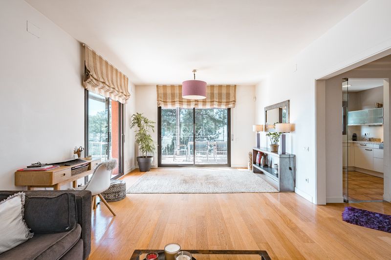Foto b77142e9-efdc-4e4f-b3fb-ea87097349c8. Casa amb calefacció aparcament piscina a Montmar Castelldefels
