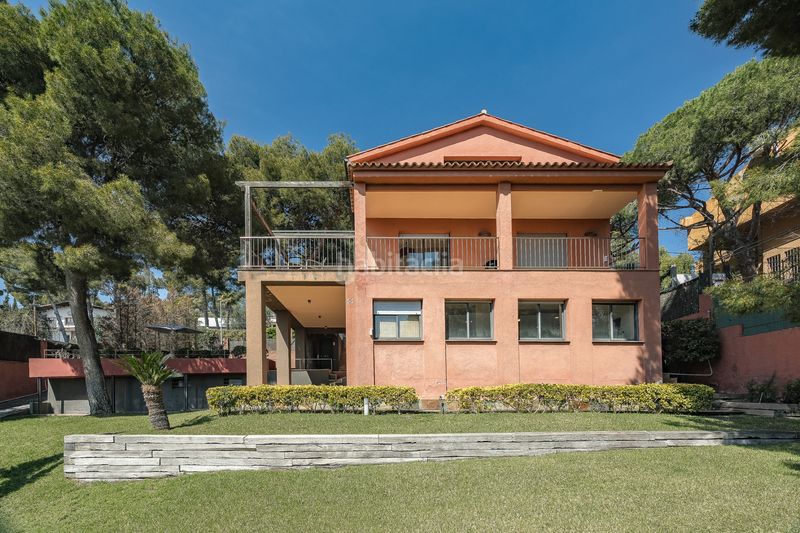 Foto ee04fc34-a615-4ab1-b7ed-ef61ba2ec351. Casa amb calefacció aparcament piscina a Montmar Castelldefels