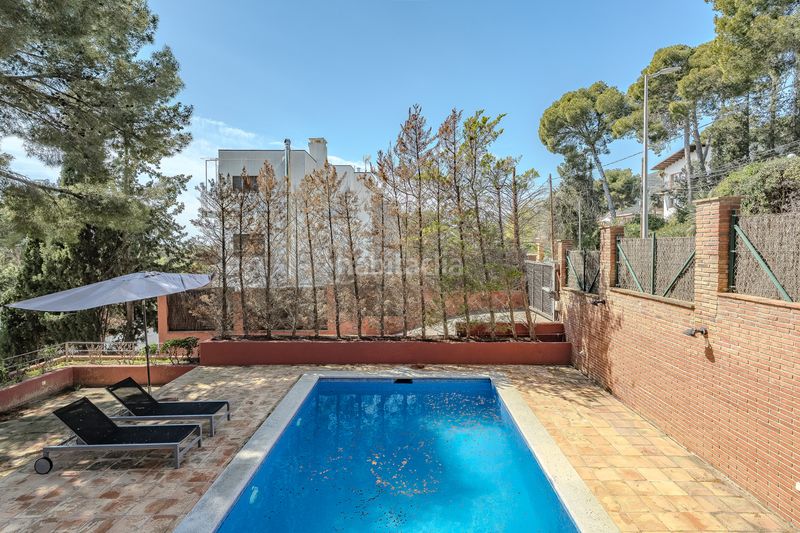 Foto f95b315f-ebec-414a-99b1-ff6f7583d794. Casa amb calefacció aparcament piscina a Montmar Castelldefels