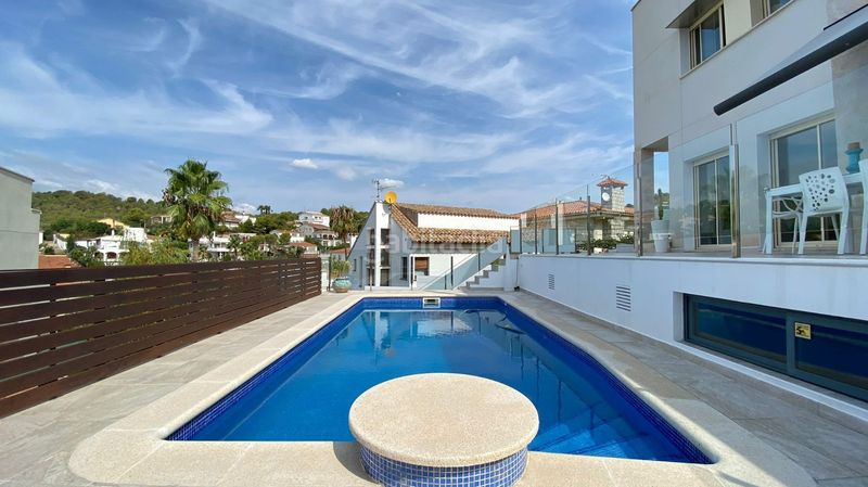 Foto 3d5a7249-2c01-433d-b836-4002de108263. Alquiler chalet en passeig del margall? 9 , vivienda unifamiliar en alquiler en Sitges