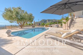 Casa adossada  Carrer cal tarda. Casa en venta en bruguers