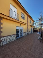 Casa aparellada a Fuente Alegre - El Chaparral - Los Morales. Chalets en venta.