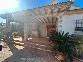 Masia a Calle spontini 16. Casa en venta