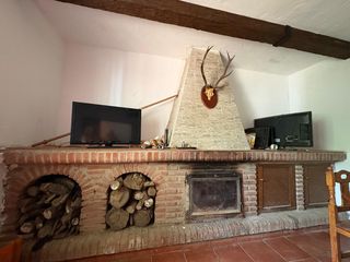 Casa a San Martín del Tesorillo. Se vende finca rustica con piscina y vivienda de 90 m2 a un paso