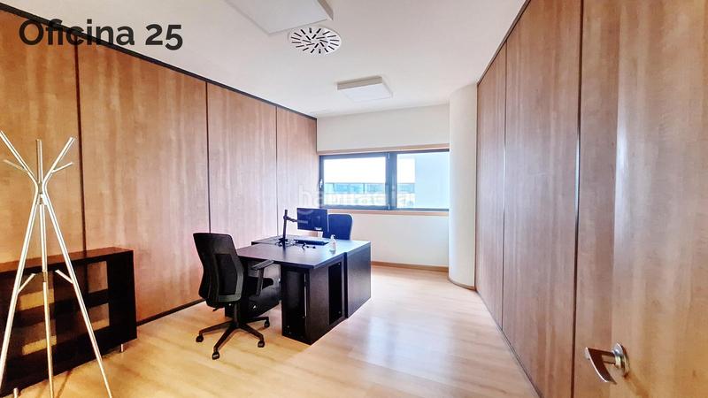 Foto 99a7f559-b13a-4b69-9fb8-b27f2d11775f. Oficina s en edifico azabache a 650 m2 en Barrios (Los)