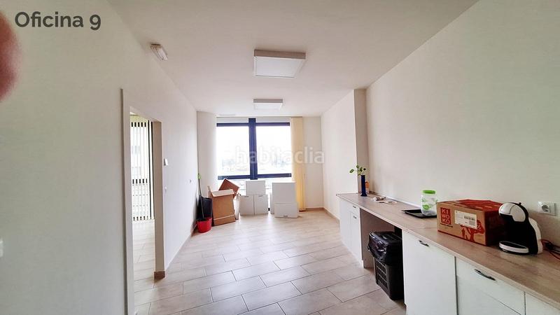 Foto f255fda4-6066-4e8e-8e6d-11b0dd2774a8. Oficina s en edifico azabache a 650 m2 en Barrios (Los)
