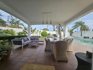 Xalet a Los Pinos. Espectacular chalet soleado en colonia san miguel