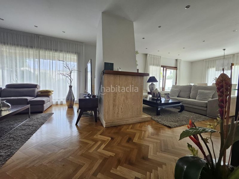 Foto fe8ebbd7-d809-49a9-b2de-cbe3200b4f2c. Chalet con piscina in Los Pinos Algeciras