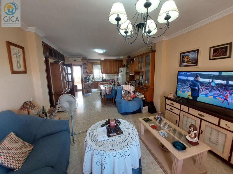 Foto 63b482f9-7fb0-4567-8fe8-a3617229c387. Casa amb aparcament a Casco Antiguo Algeciras
