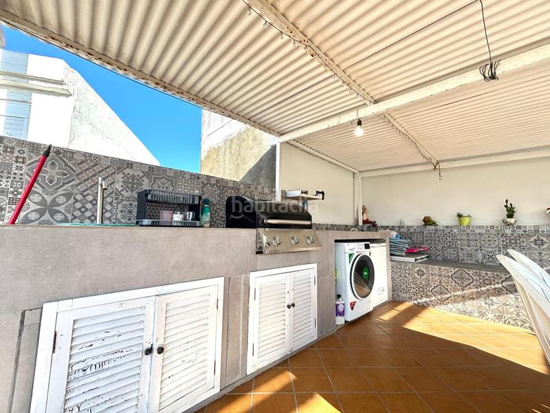 Foto 1064b740-b11b-4d02-a6b6-82e2edb58ac2. Casa adosada amplia casa familiar en los pastores con terraza chillout y ubicación inmejorable en Algeciras