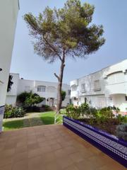Maison jumelée à Bajadilla - Fuente Nueva. Adosado reformado con patio, terraza y garaje en agustín bálsamo