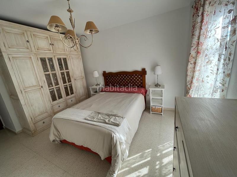 Foto 0a25299c-a561-4e5b-b2c3-77ec6a99ea6e. Rent semi detached house with parking in El Rinconcillo Algeciras