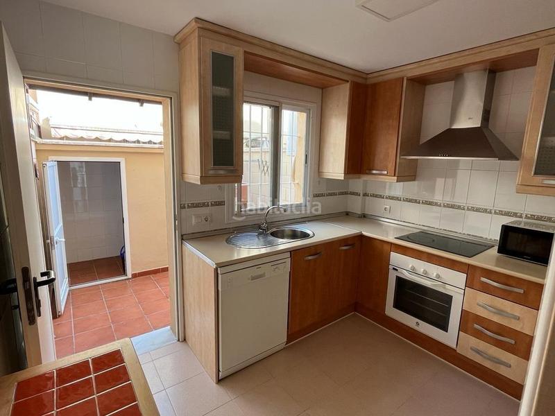 Foto 10e67119-97cb-4ac4-8d26-2daefb23757d. Rent semi detached house with parking in El Rinconcillo Algeciras