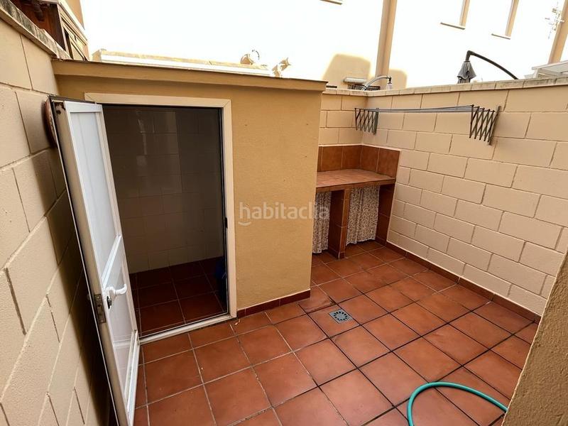 Foto 2e33db52-0ad6-408f-a91c-a0831856f07f. Rent semi detached house with parking in El Rinconcillo Algeciras