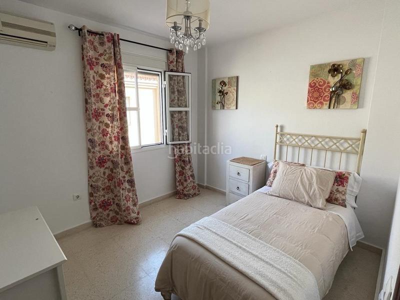 Foto 7aeafcf9-14a1-4f75-bf94-6a7cb3808401. Rent semi detached house with parking in El Rinconcillo Algeciras