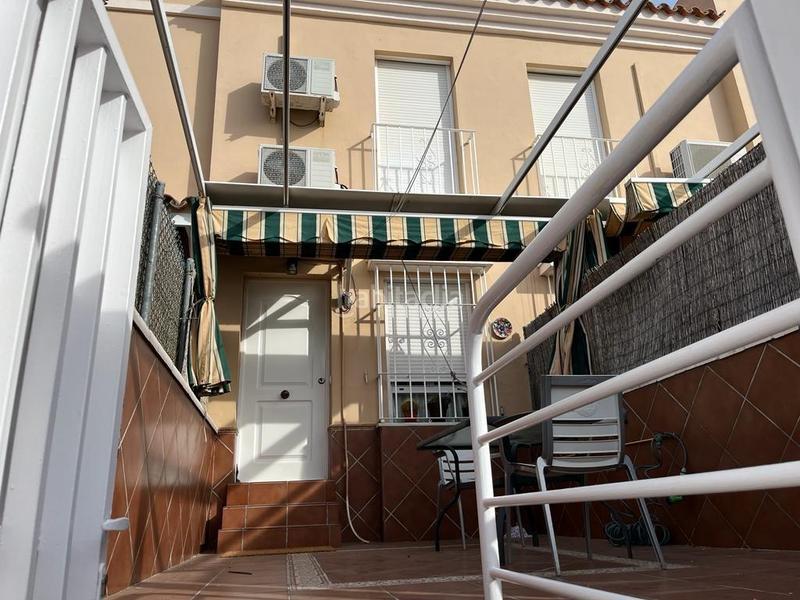 Foto a9354258-0848-486b-b58f-12144f36e49e. Rent semi detached house with parking in El Rinconcillo Algeciras
