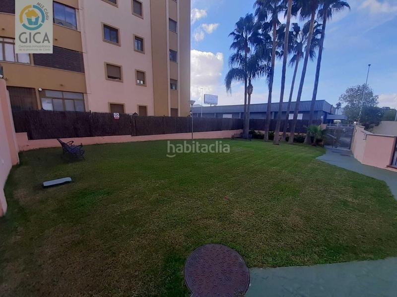 Foto 420cd02d-b0ab-4fcf-848b-0ac11d8e9cbc. Pis amb aparcament piscina a La Reconquista - El Rosario Algeciras