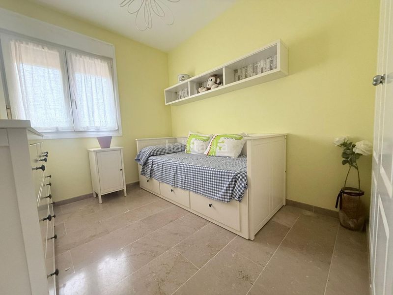 Foto 018ab51d-9242-4c3b-ba7f-e3a1b0ade6b5. Casa aparellada amb aparcament piscina a La Alcaidesa