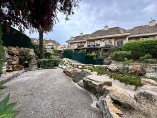 Doppelhaus in La Alcaidesa. Chalet en venta en la alcaidesa