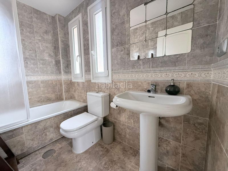 Foto 51b1be9d-4676-4db4-aab1-76d71f1de4a7. Casa aparellada amb aparcament piscina a La Alcaidesa