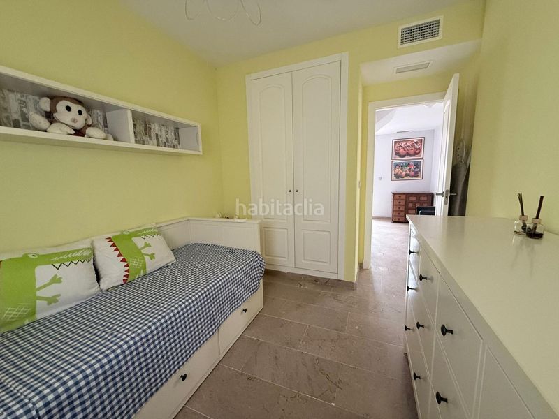 Foto af1567d6-1207-4581-b257-0f8d48d2c2c9. Casa aparellada amb aparcament piscina a La Alcaidesa