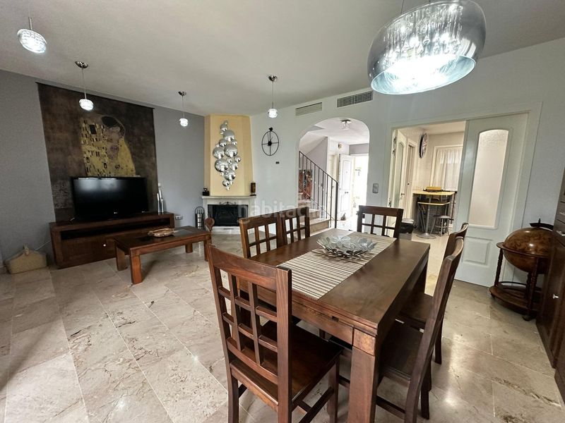 Foto b381b85a-1eb6-45b9-9913-907bd7f3c03a. Casa aparellada amb aparcament piscina a La Alcaidesa