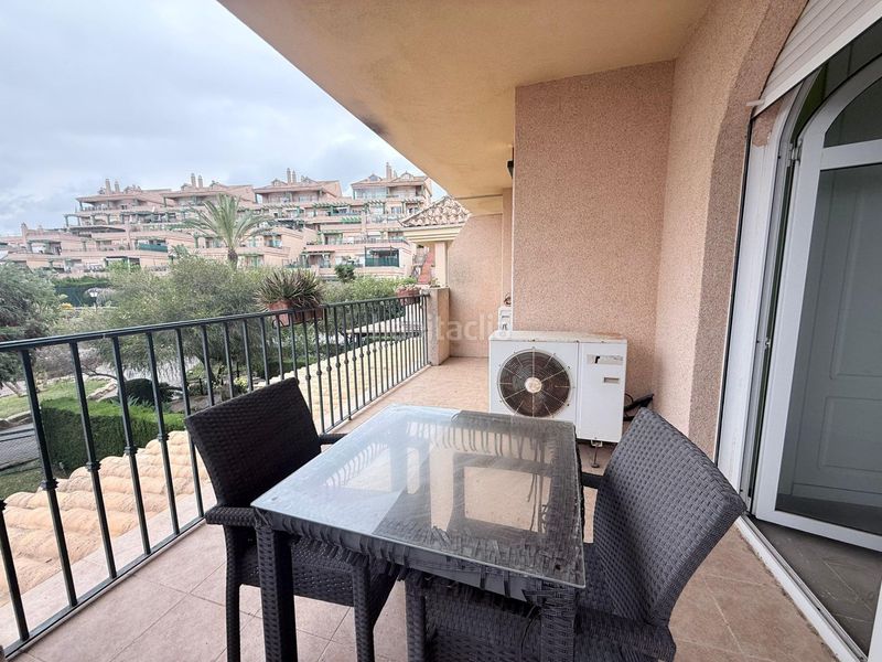 Foto bda6fb26-c4fd-450e-9576-6197118389db. Casa aparellada amb aparcament piscina a La Alcaidesa