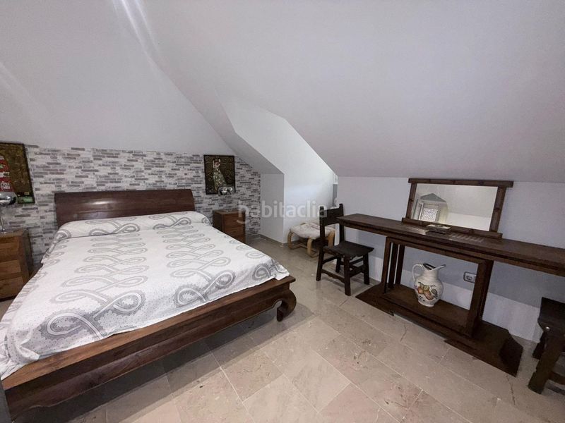 Foto f0d18e68-77e7-434a-ab9f-b2def8732473. Casa aparellada amb aparcament piscina a La Alcaidesa