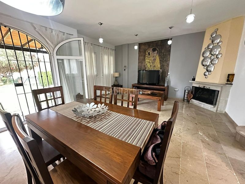 Foto f4eff8fd-acd4-40ab-9bc8-722a93fb6180. Casa aparellada amb aparcament piscina a La Alcaidesa