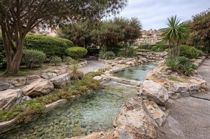 Foto f8bdb376-fc1f-434d-981e-1c06d2f14765. Casa aparellada amb aparcament piscina a La Alcaidesa