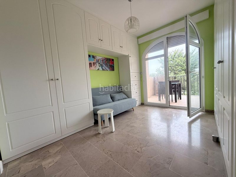 Foto fc9e47e6-9025-43fd-ad5d-b7d08dad073f. Casa aparellada amb aparcament piscina a La Alcaidesa