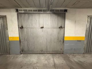 Parking voiture à Bajadilla - Fuente Nueva