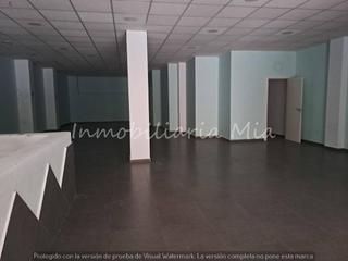 Local commercial à San José. Se vende local en pleno centro