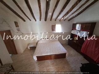 Casa a Puerto Lumbreras. Se vende finca con casa, plantación de almendros y olivos en pue