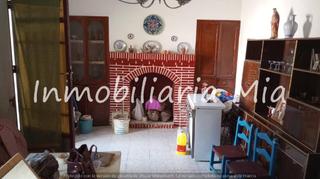 Casa a Puerto Lumbreras. Inversión ideal casa céntrica con patio y 120m por reformar