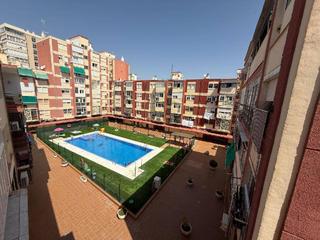 Appartement à Manantiales-Estación de Autobuses. Gran piso en recinto privado junto al centro de torremolinos