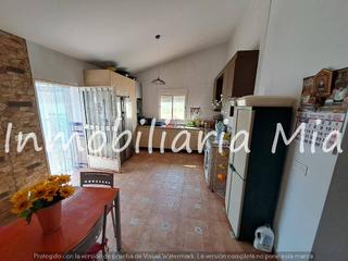 Casa in Escucha. Gran oportunidad finca de lujo con 3 casas  producción de pistac