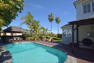 Chalet in Manantiales - Lagar - Cortijo. Fantástica villa independiente. 1200m2 de parcela. piscina priva