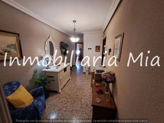 Casa a Puerto Lumbreras. Casa en venta con 5 dormitorios, un baño y un aseo!