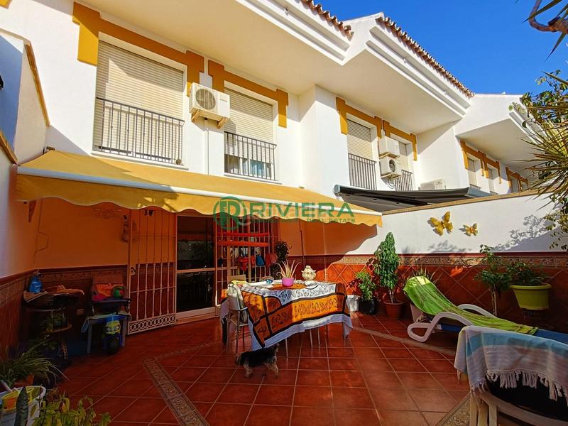 Foto c526b7cb-d4c0-46ea-817c-09794f7a0980. Casa adosada casa o chalet en venta en , campo en Mijas