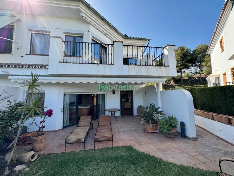 Foto 46c274b6-ae55-495a-b64c-37ab523b398c. Casa aparellada a calle geranio 98 a Riviera del Sol Mijas