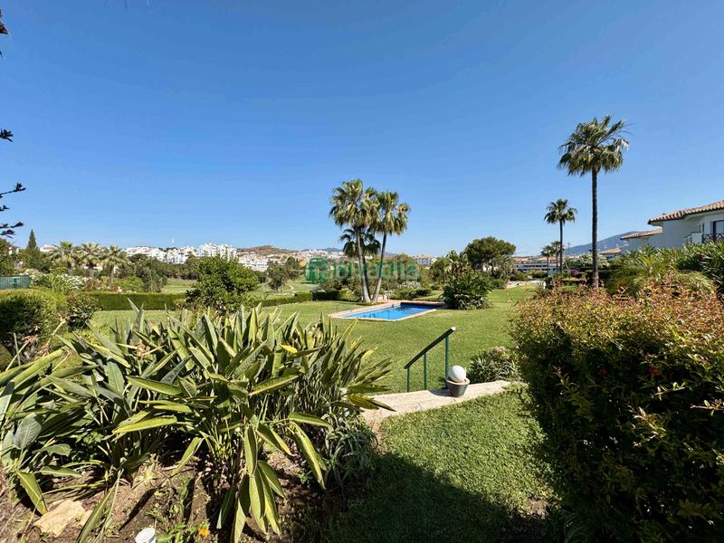 Foto 61cf3a10-2280-48ae-a6f7-16dc940c8ff1. Casa aparellada a calle geranio 98 a Riviera del Sol Mijas