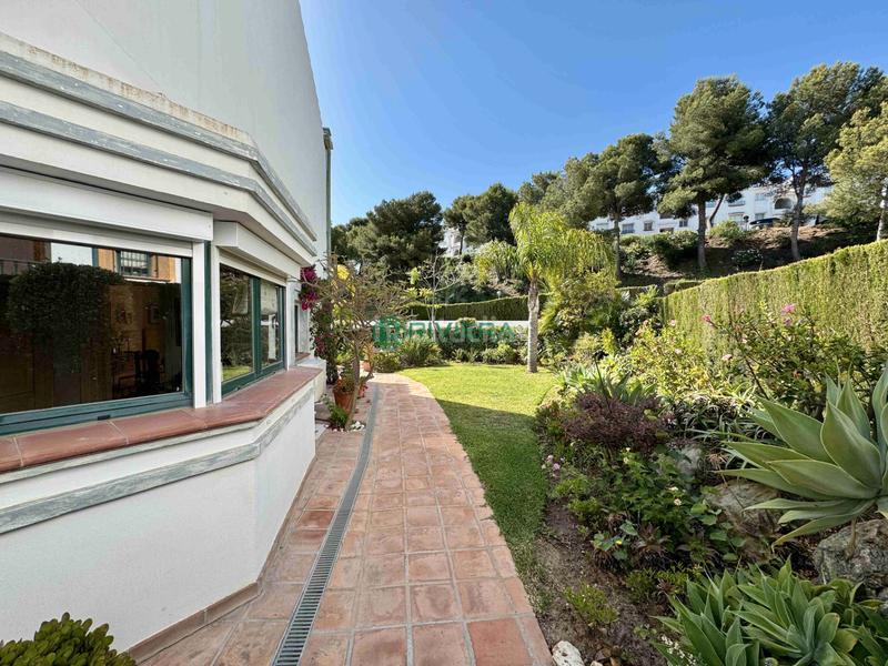 Foto 9e8048f4-a4b5-4ee2-aee0-c6d1bf383fab. Casa aparellada a calle geranio 98 a Riviera del Sol Mijas