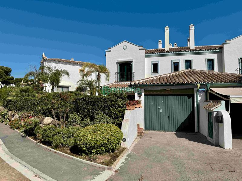 Foto a6be8400-173c-4bf3-9e00-c4331333df7a. Casa aparellada a calle geranio 98 a Riviera del Sol Mijas