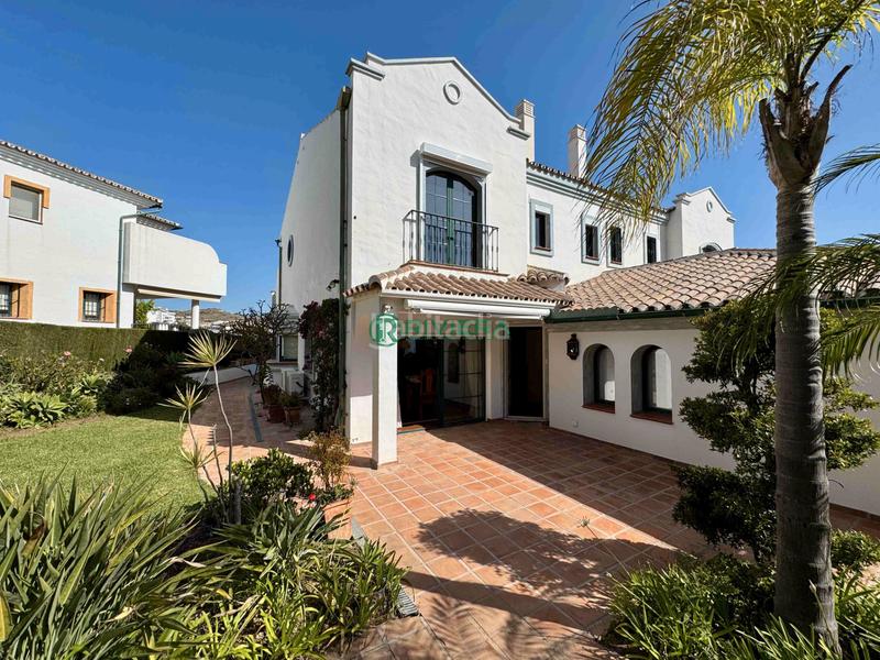 Foto f350d94e-28fe-4c03-8f46-711f70337ba5. Casa aparellada a calle geranio 98 a Riviera del Sol Mijas