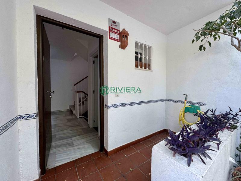 Foto 4ca26fe6-8d02-4085-ba45-f2d408eddad9. Chalet  adosado en venta en calle firmamento en Benalmádena